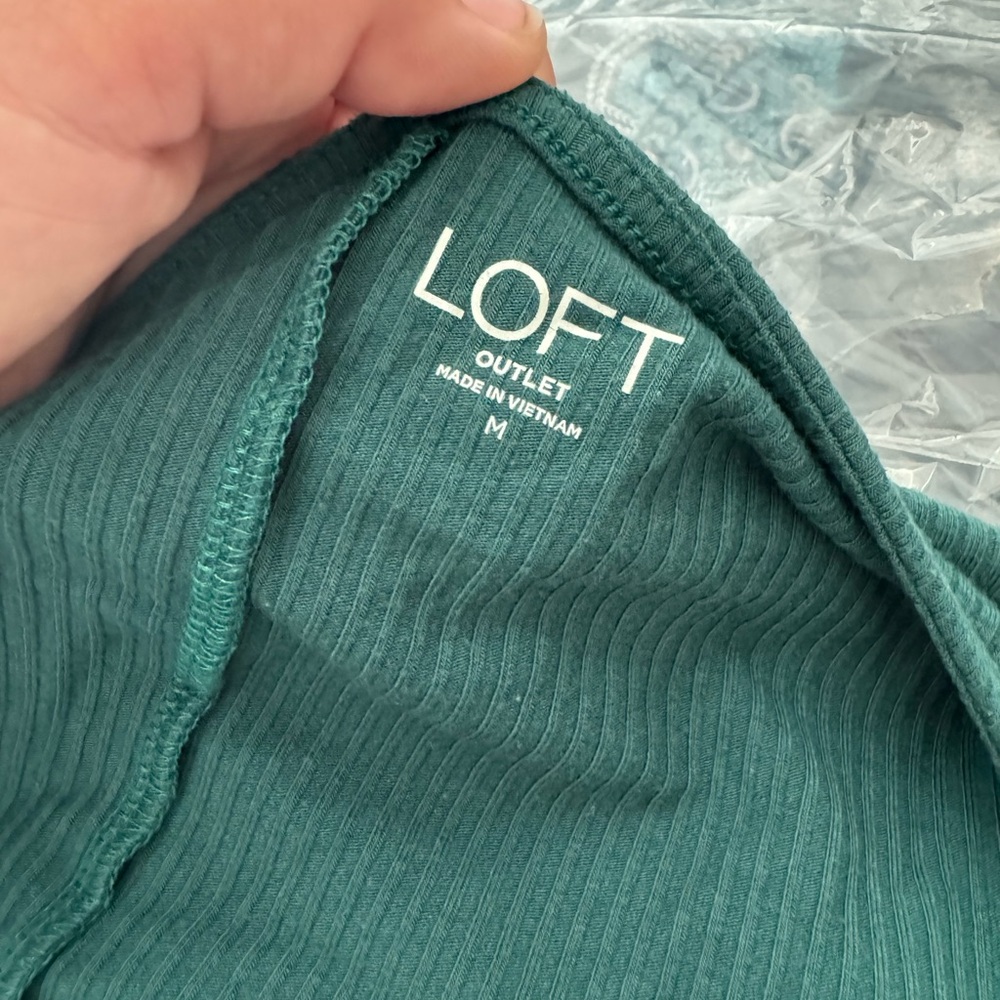 Loft Ruffle Neckline Green Ribbed Long Sleeve Blouse Size Medium - Picture 7 of 7